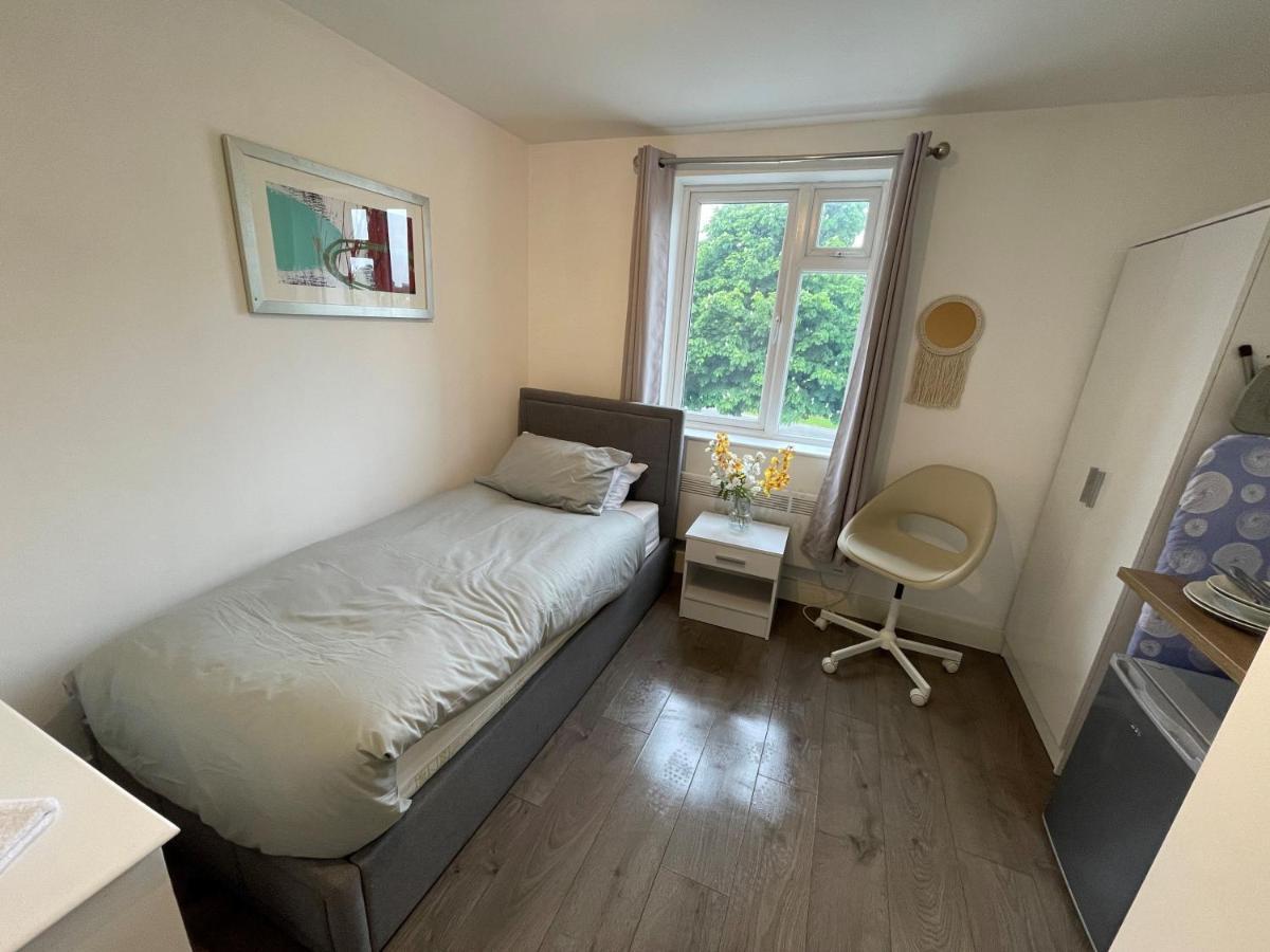 Letzi Premium Cozy Retreat Private En-Suite Rooms, Wembley Londres Exterior foto