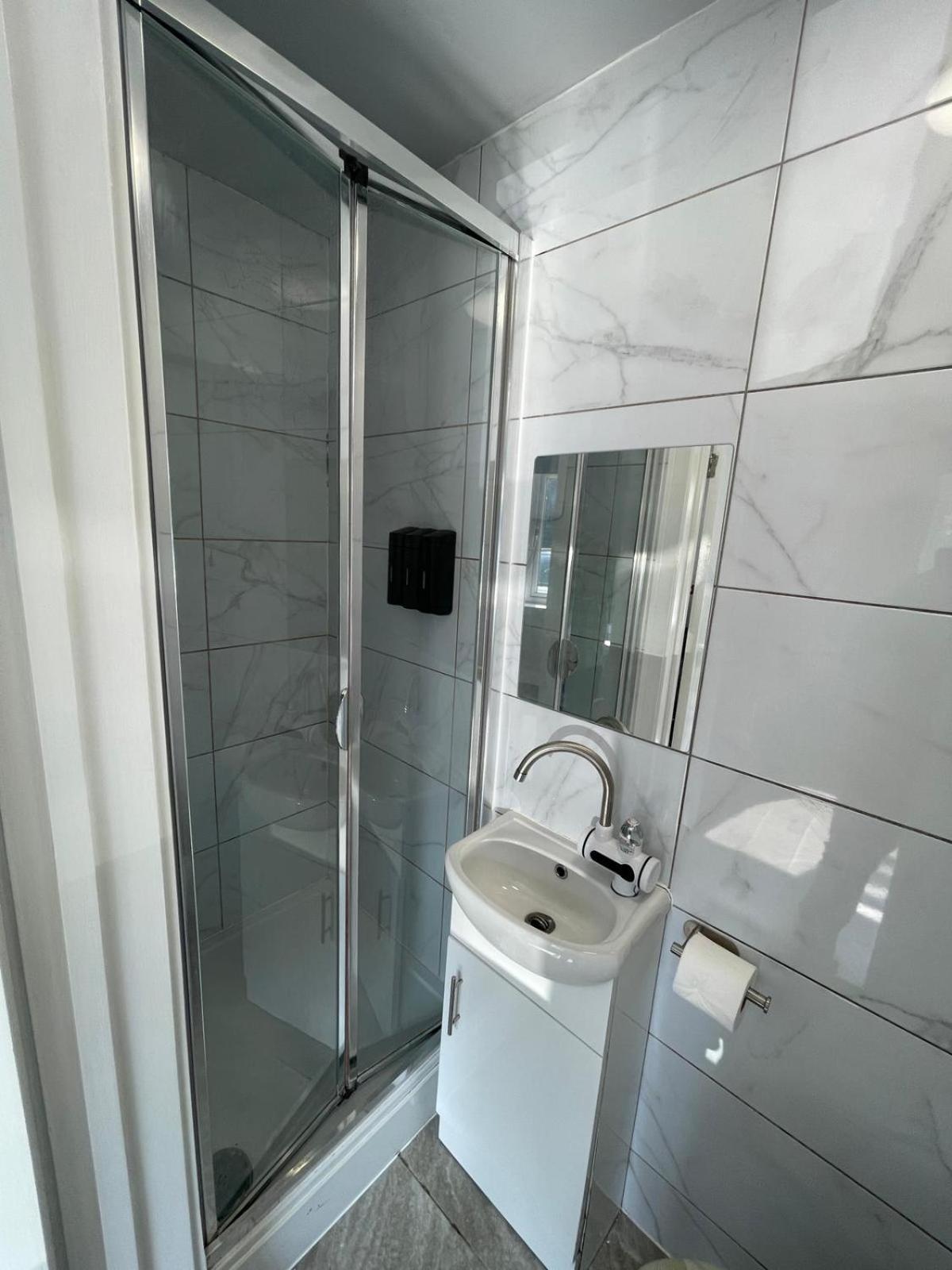 Letzi Premium Cozy Retreat Private En-Suite Rooms, Wembley Londres Exterior foto