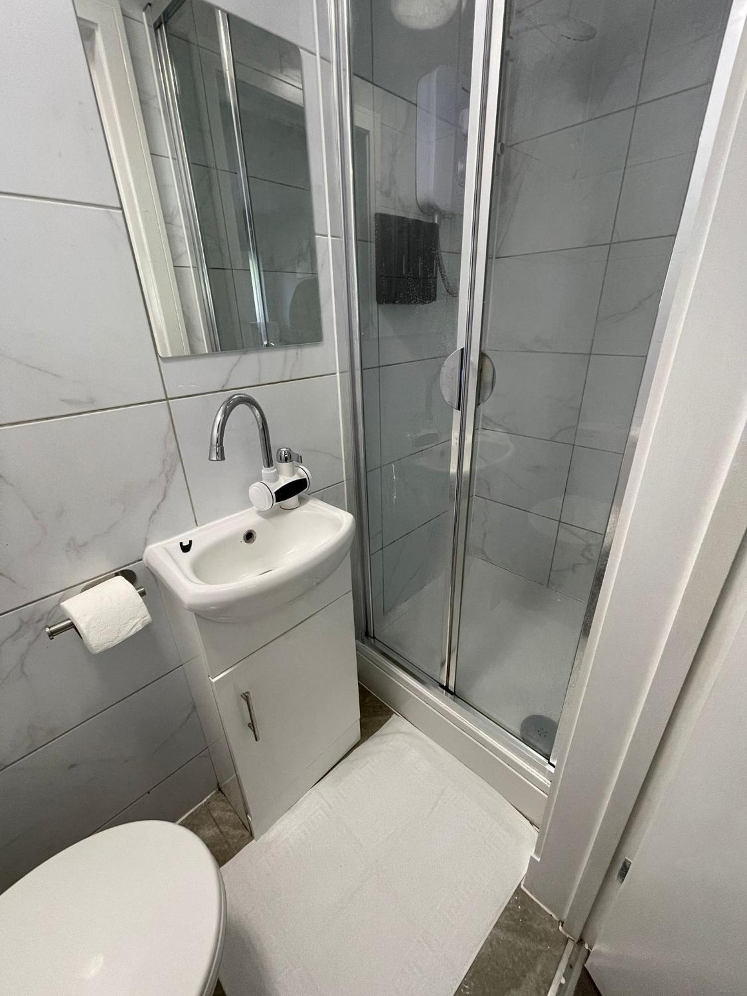 Letzi Premium Cozy Retreat Private En-Suite Rooms, Wembley Londres Exterior foto